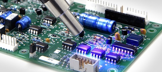 Machine accurately applying conformal coatings to specific area